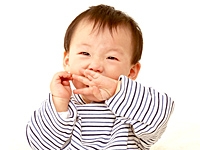指しゃぶりはやめさせないと歯並びに影響してきます